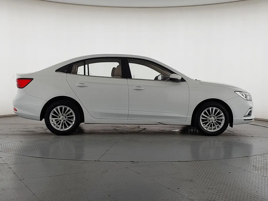 2023 MG 5 COM 