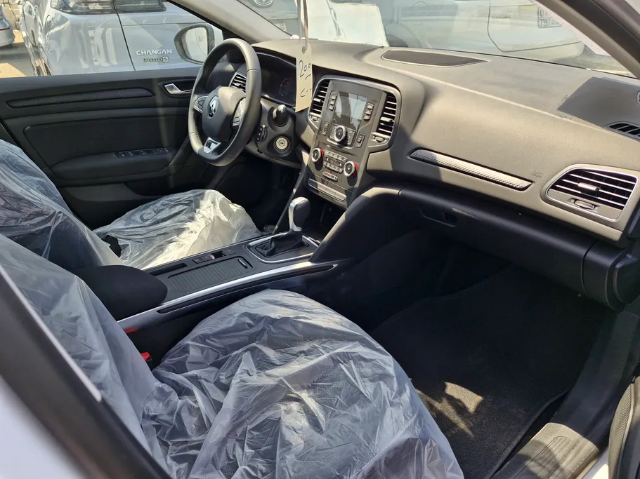 رينو ميجان E 2024 