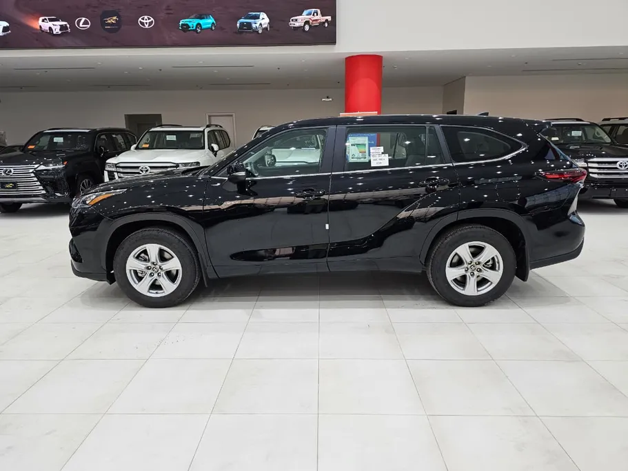2025 Toyota Highlander LE 