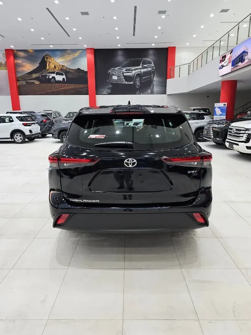 2025 Toyota Highlander LE 