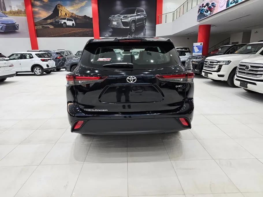 2025 Toyota Highlander LE 
