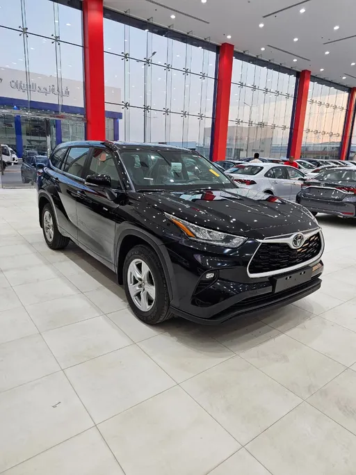 2025 Toyota Highlander LE 