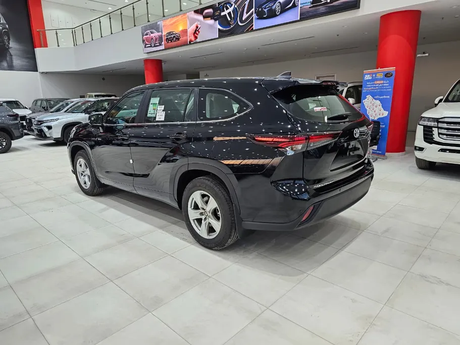 2025 Toyota Highlander LE 