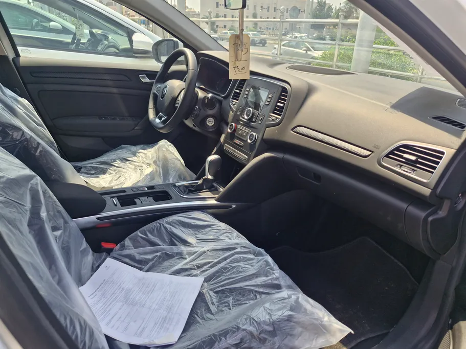 رينو ميجان E 2024 