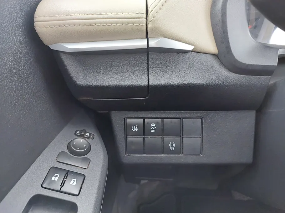 2023 Toyota Yaris  Y 