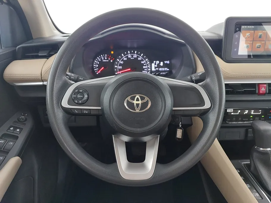 2023 Toyota Yaris  Y 