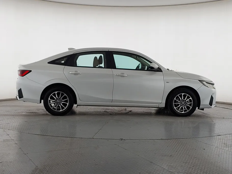 2023 Toyota Yaris  Y 