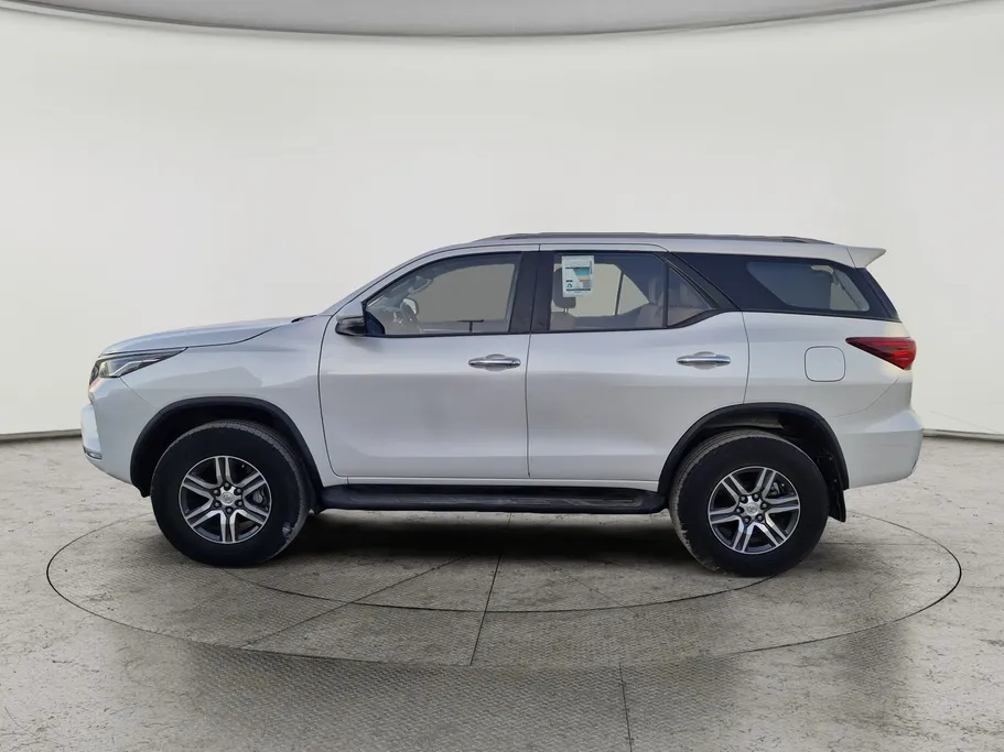 تويوتا فورتشنر VX 2023