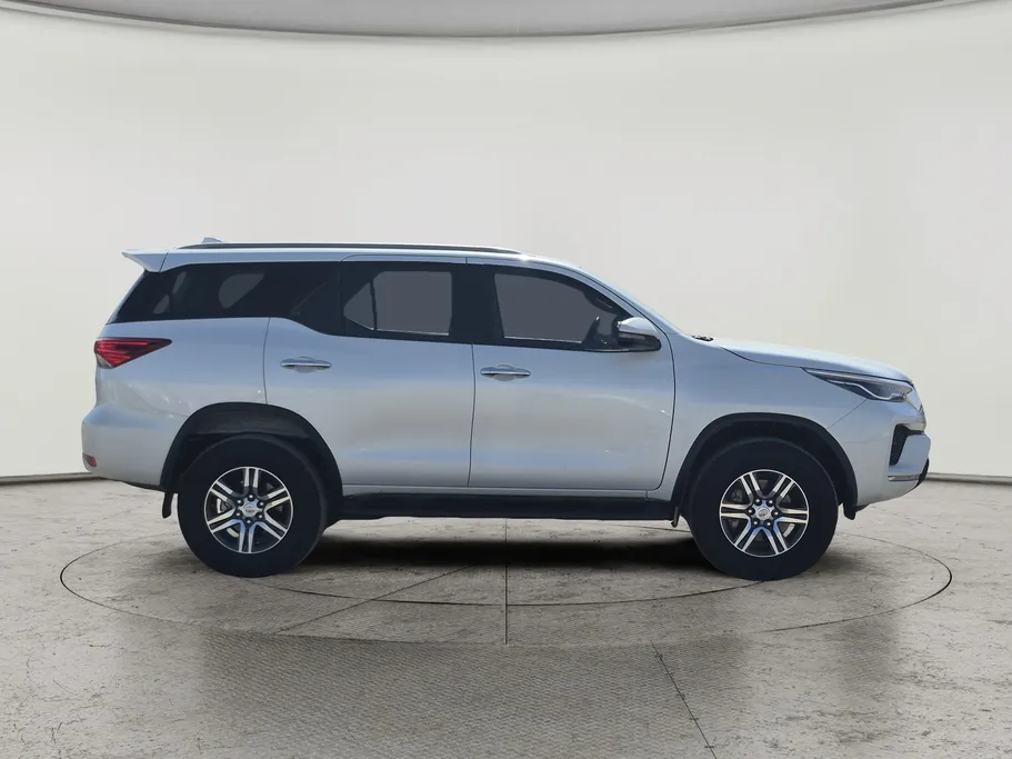 2023 Toyota Fortuner VX 