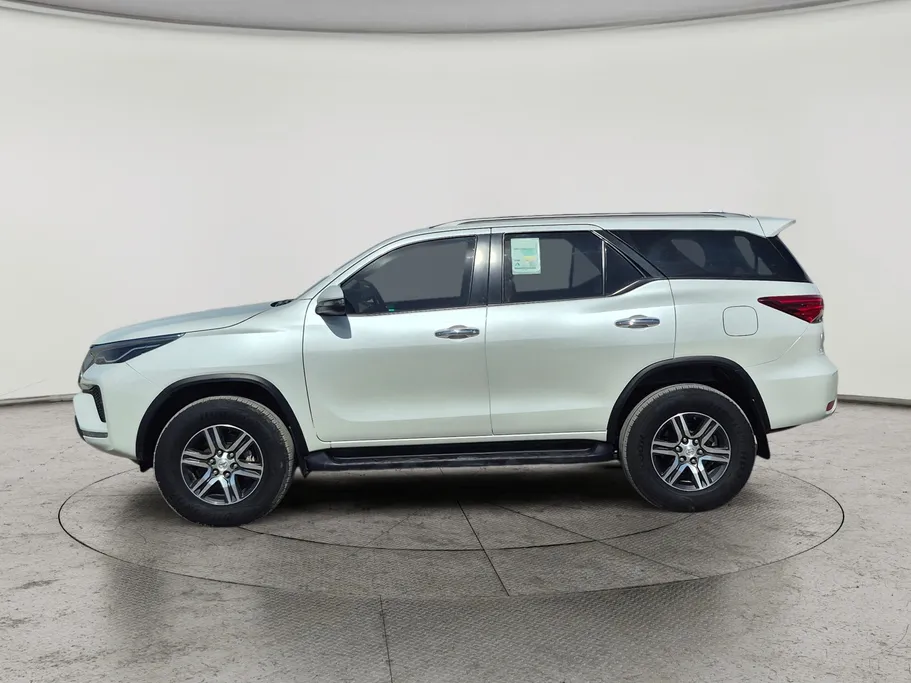 2023 Toyota Fortuner VX 