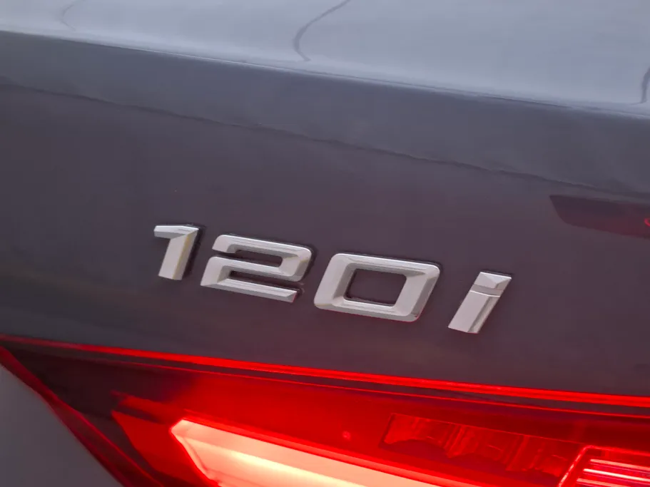 بي ام دبليو الفئة الأولى 120i 2024 