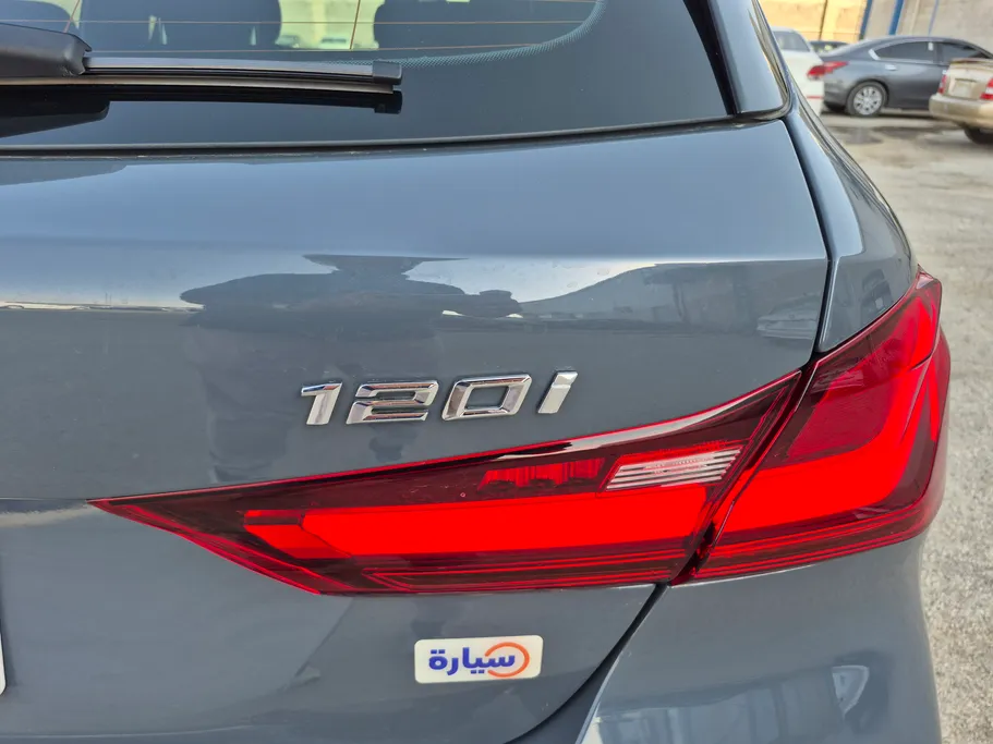 بي ام دبليو الفئة الأولى 120i 2024 