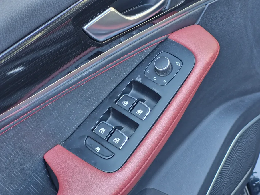 2021 FAW Bestune T33 Luxury 