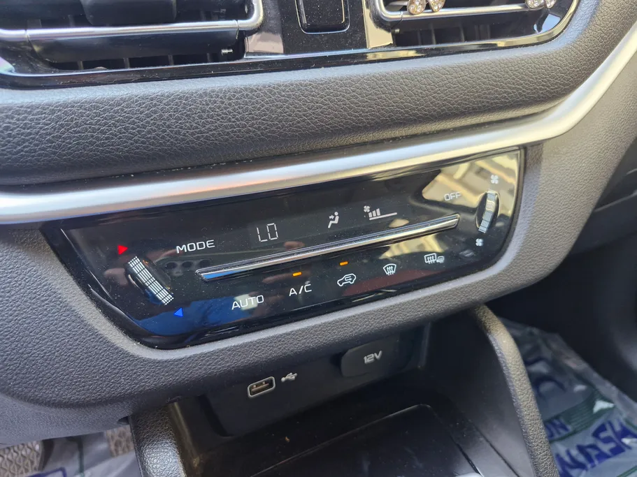 2021 FAW Bestune T33 Luxury 