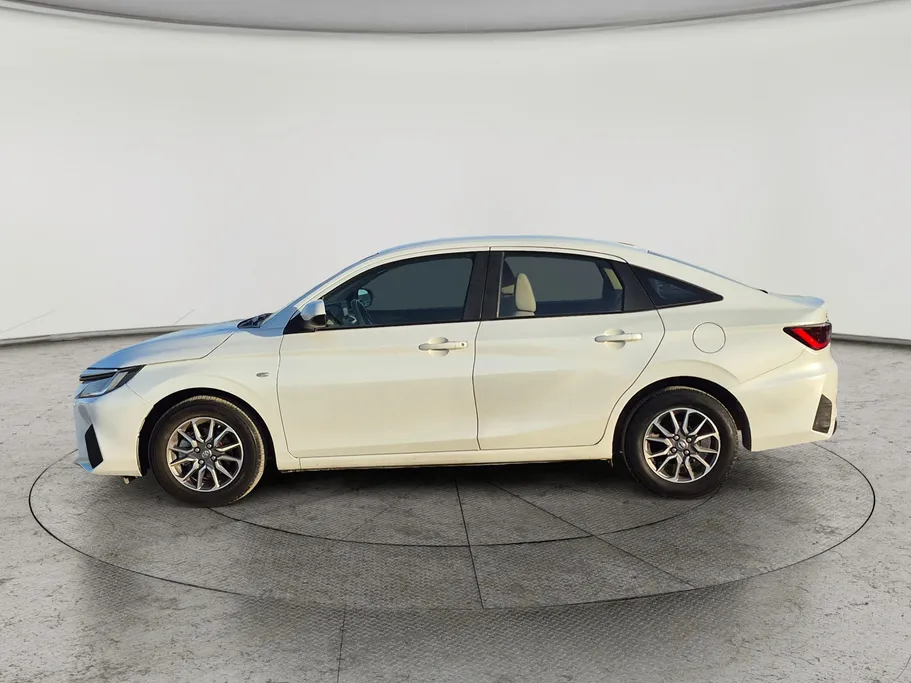 2023 Toyota Yaris  Y 