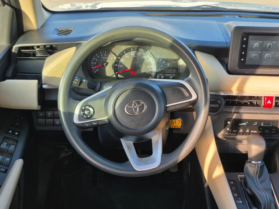 2023 Toyota Yaris  Y 
