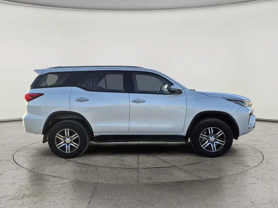 2023 Toyota Fortuner VX 