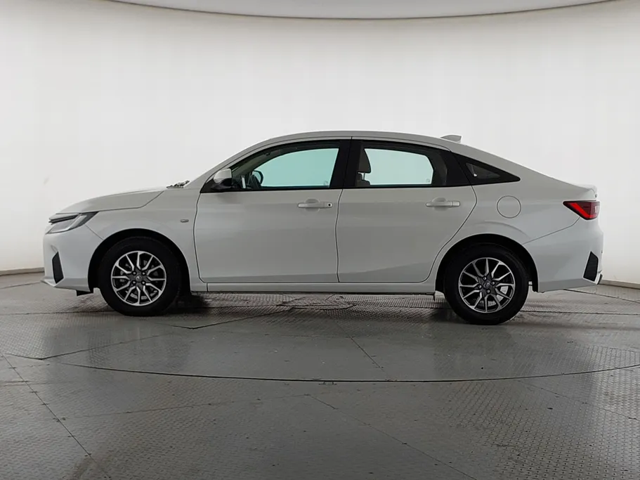 2024 Toyota Yaris  Y 