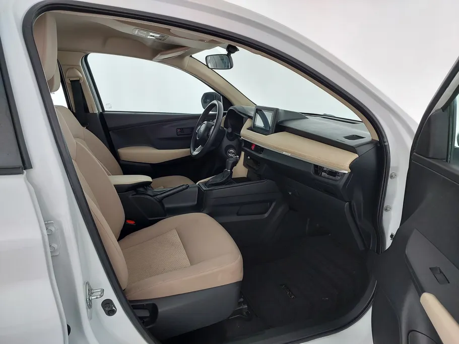 2024 Toyota Yaris  Y 