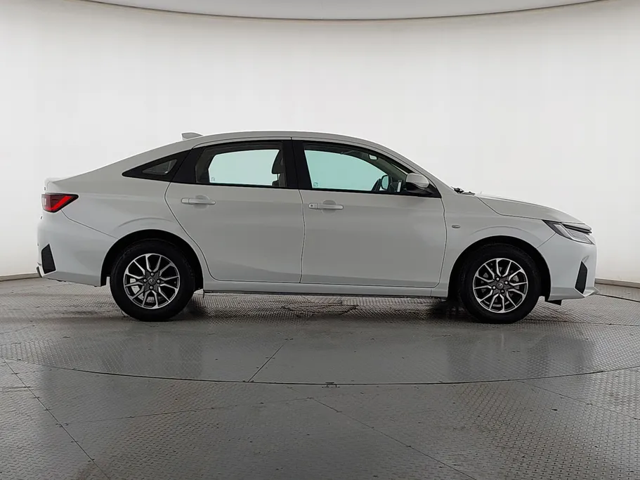 2024 Toyota Yaris  Y 