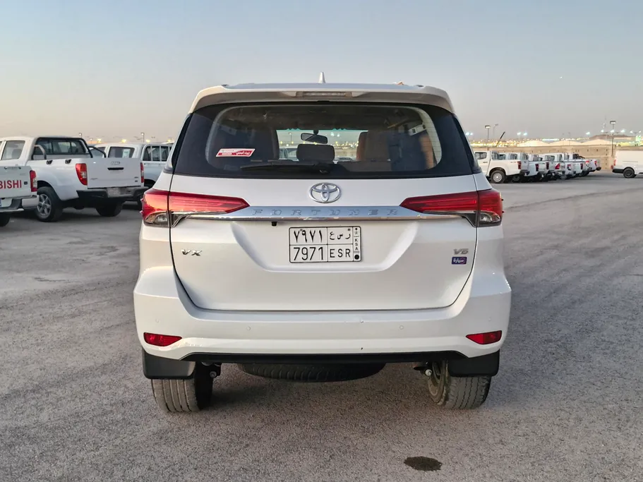 2023 Toyota Fortuner VX 
