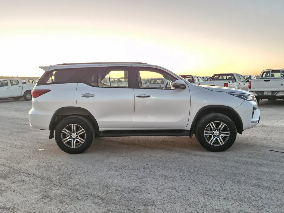 2023 Toyota Fortuner VX 