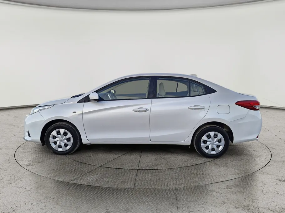 2022 Toyota Yaris  Y