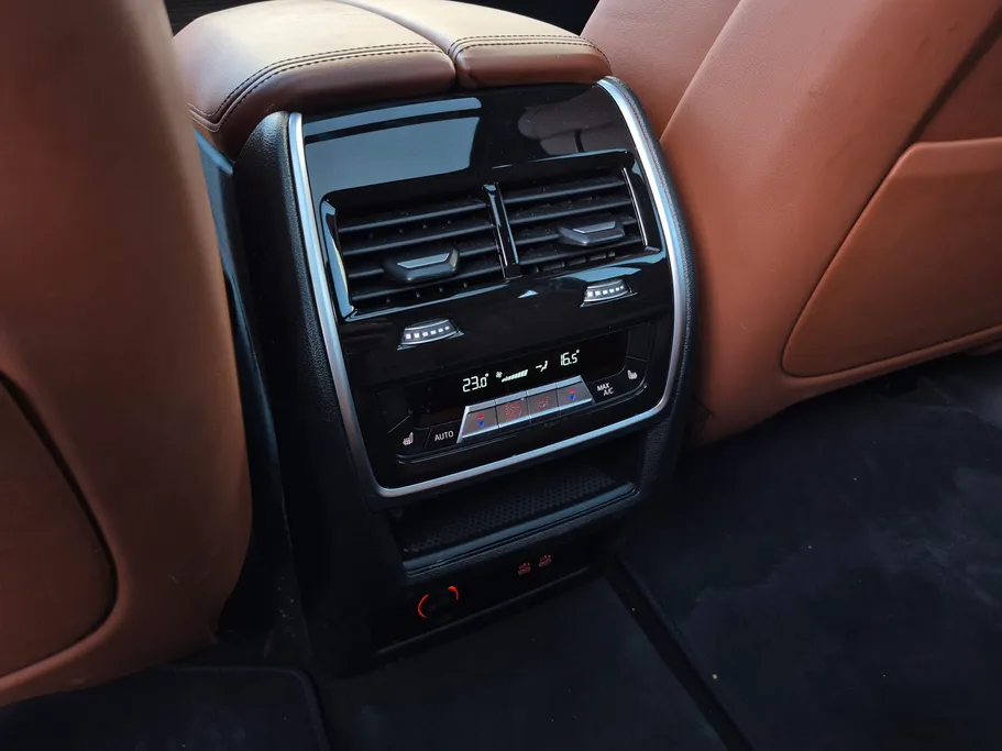 بي ام دبليو الفئة اكس 7 xDrive 40i	 2024 