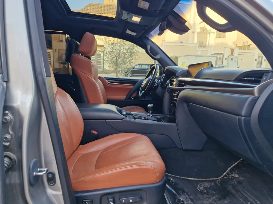 2020 Lexus LX 570 S 