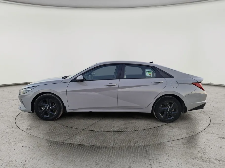 2023 Hyundai Elantra Smart 