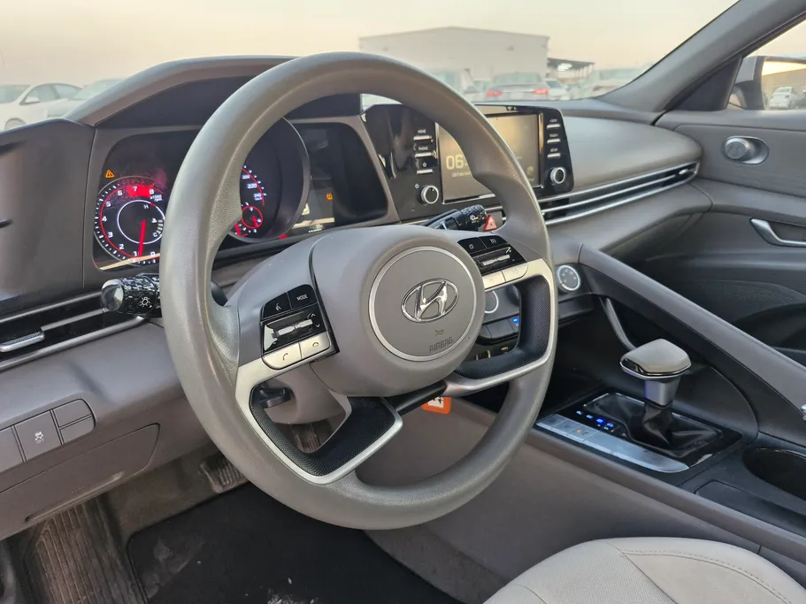 2023 Hyundai Elantra Smart 