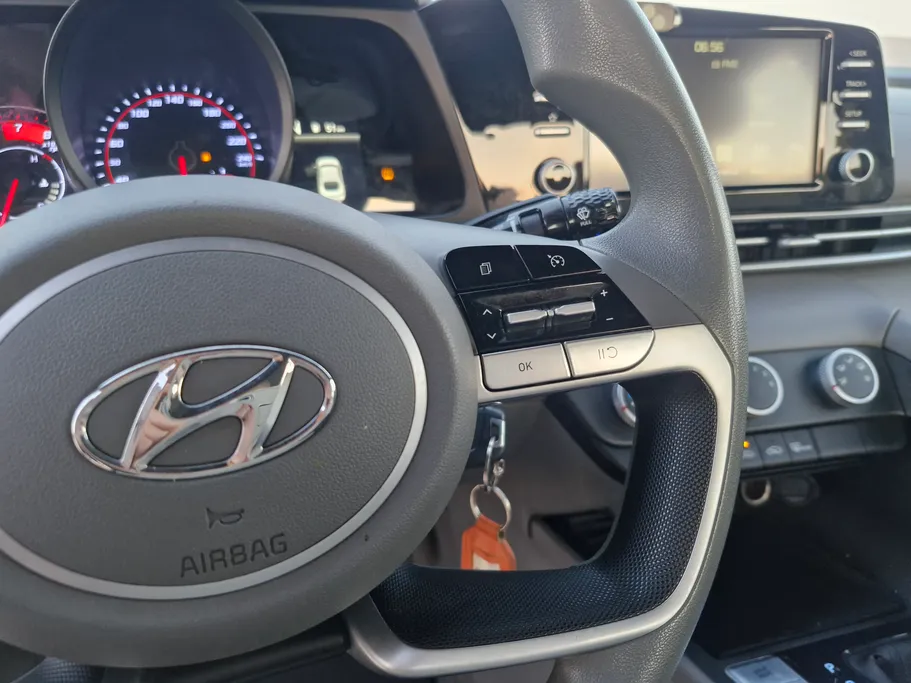 2023 Hyundai Elantra Smart 