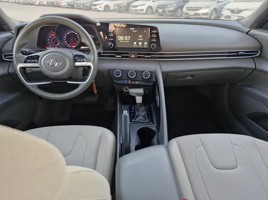 2023 Hyundai Elantra Smart 