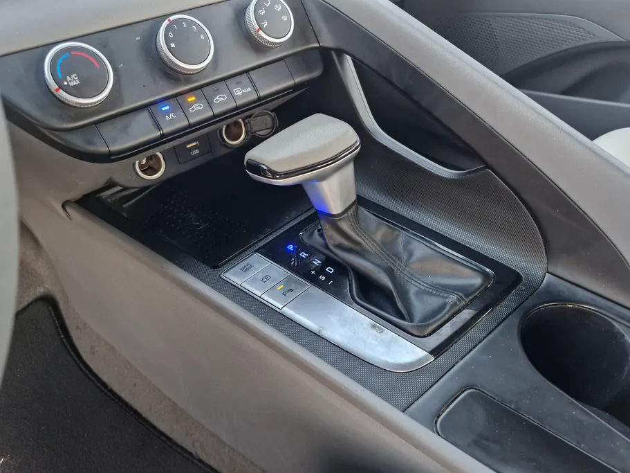 2023 Hyundai Elantra Smart 
