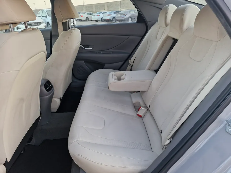 2023 Hyundai Elantra Smart 