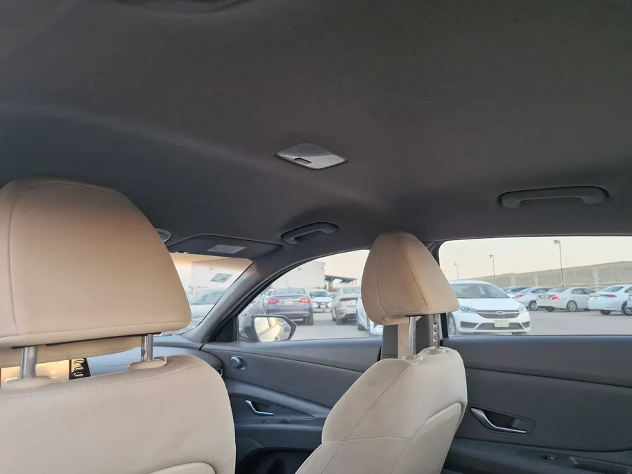 2023 Hyundai Elantra Smart 