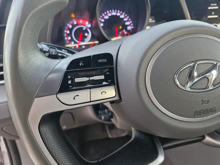 2023 Hyundai Elantra Smart 