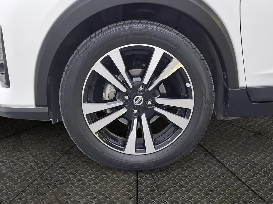 2022 Nissan Kicks SV 