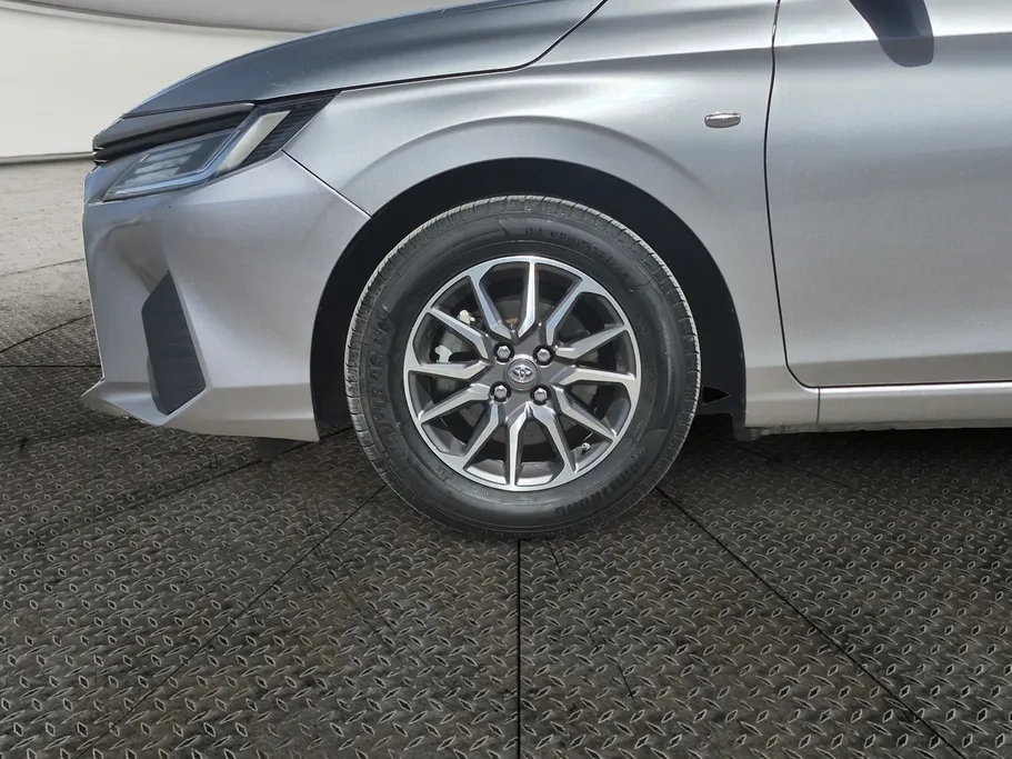 2023 Toyota Yaris  Y 