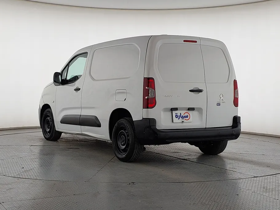 2023 Peugeot Partner Short van 