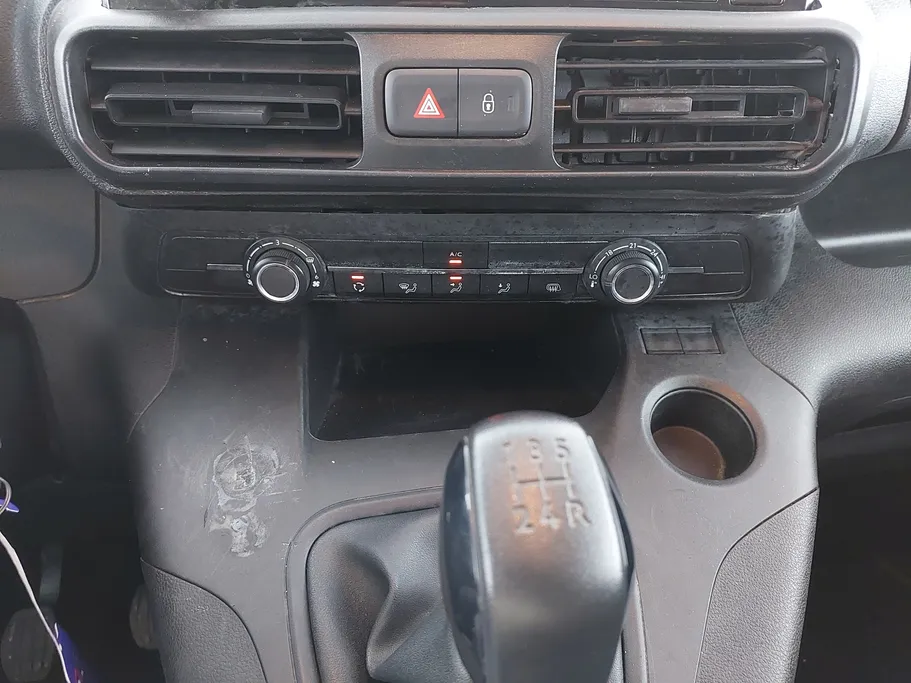 2023 Peugeot Partner Short van 