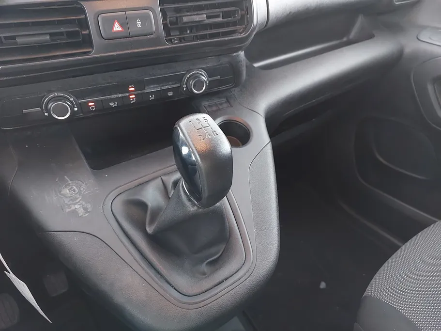 2023 Peugeot Partner Short van 