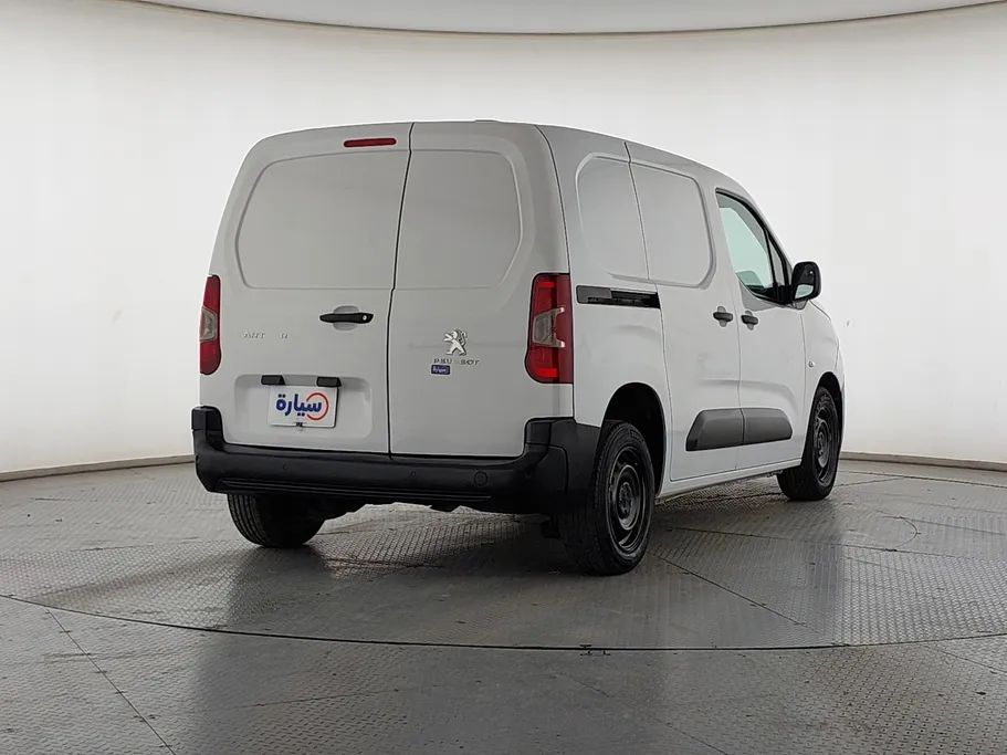2023 Peugeot Partner Short van 