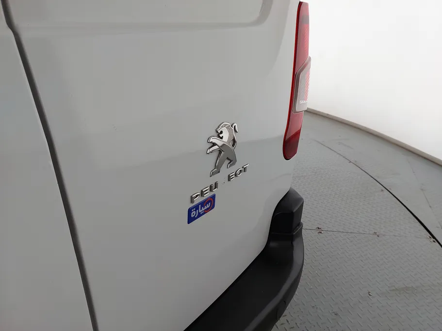 2023 Peugeot Partner Short van 