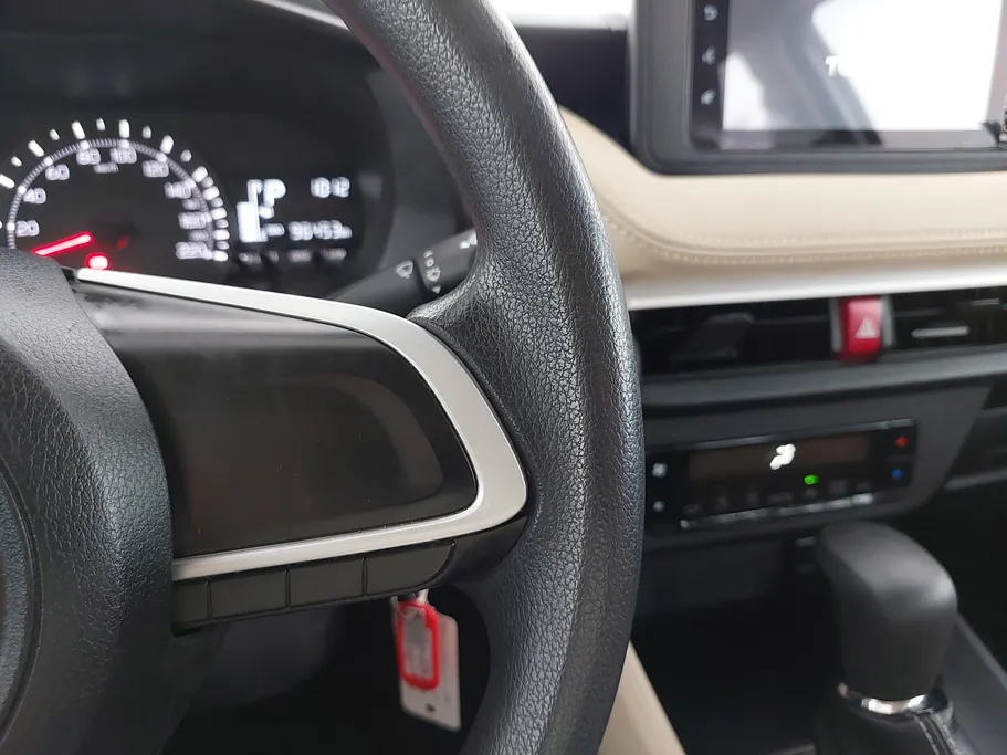 2023 Toyota Yaris  Y 