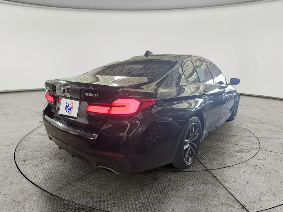 2022 BMW 5 Series 520i 
