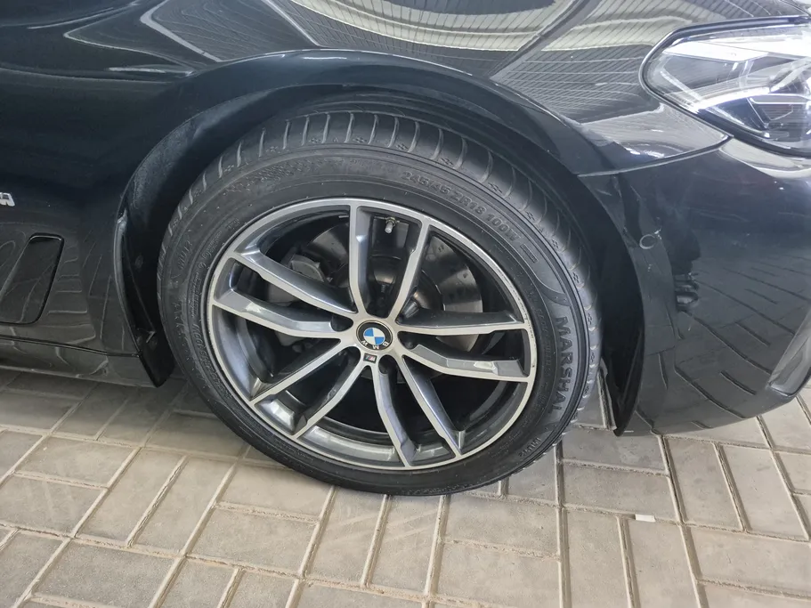 2022 BMW 5 Series 520i 