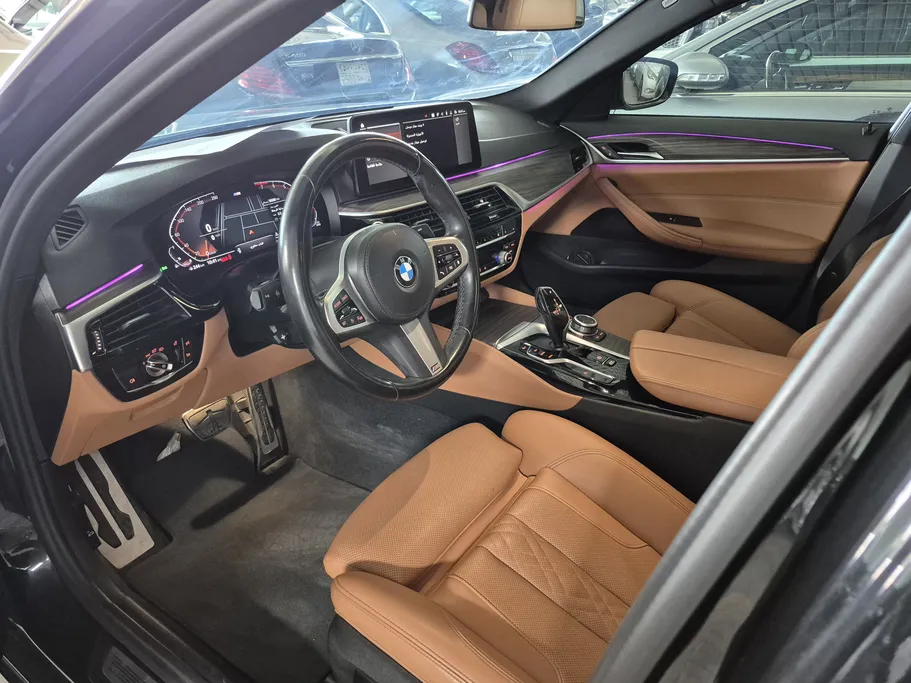 2022 BMW 5 Series 520i 