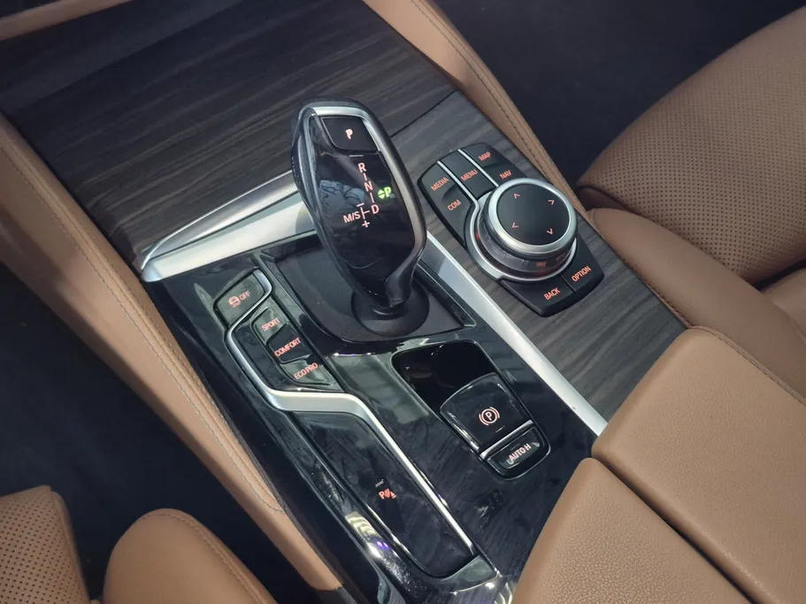 2022 BMW 5 Series 520i 