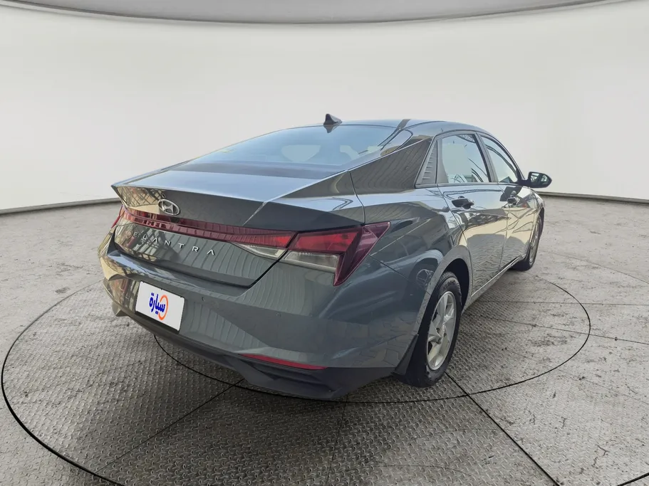 2022 Hyundai Elantra Smart 